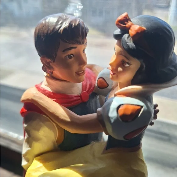 Disney Snow White & Prince Figurine - Happily Ever After - Picture 13 of 16
